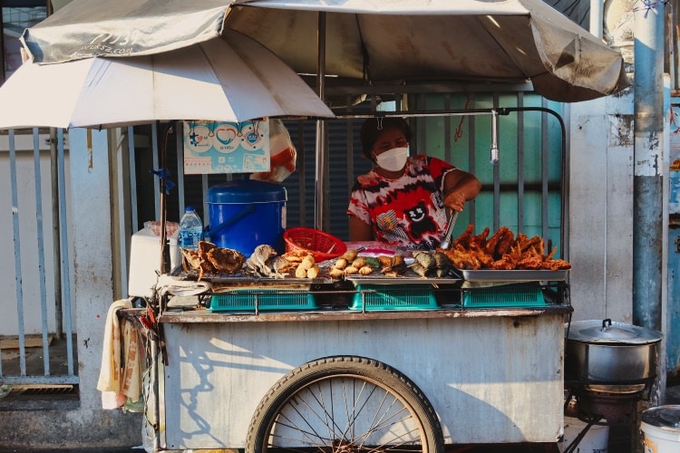 Food vendor in Ari, Bangkok. 