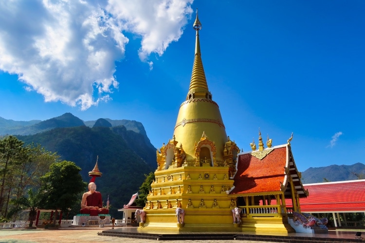 Wat Phra That Doi Chiang Dao