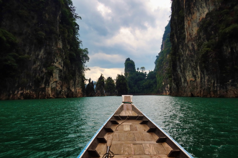 Boat floating long Cheow Lan Lake