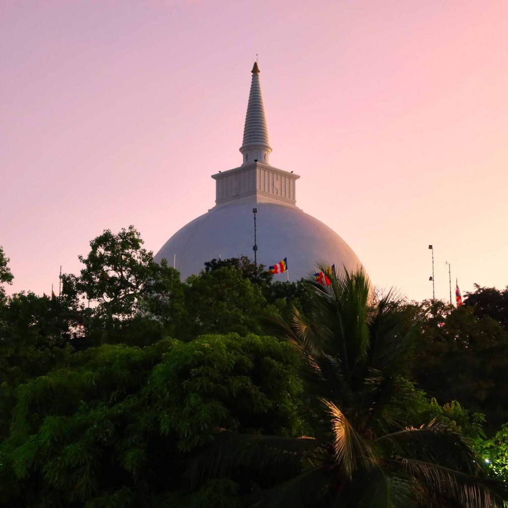 Ruwanwelisaya, one of the best places to visit in Anuradhapura