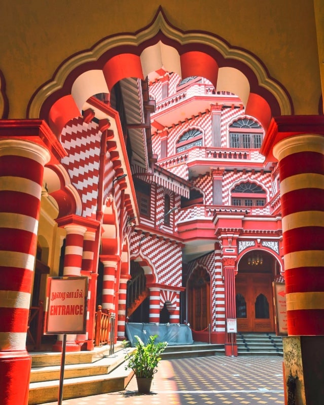 Red Mosque in Colombo - A great Sri Lanka Travel Tip