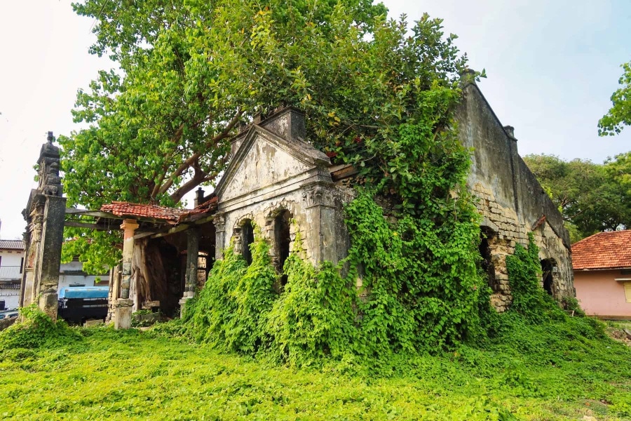 Ruins of a church on Kayts, one of the wonderful places to visit in Jaffna. 