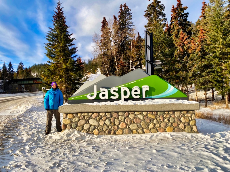 Zandy at the Jasper sign in winter