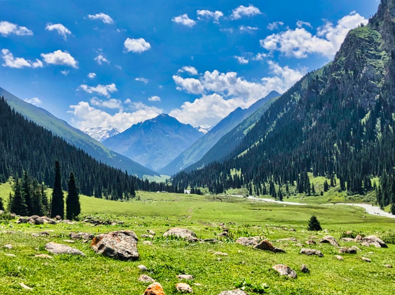 The Altyn Arashan Valley, one of the best places for Kyrgyzstan hiking