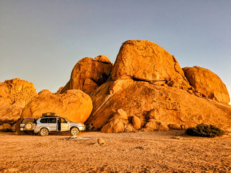 Wild camping in Namibia in front of big rocks